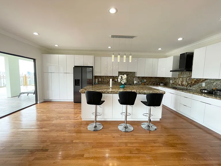 2045 Mott Smith Dr — Photo 8