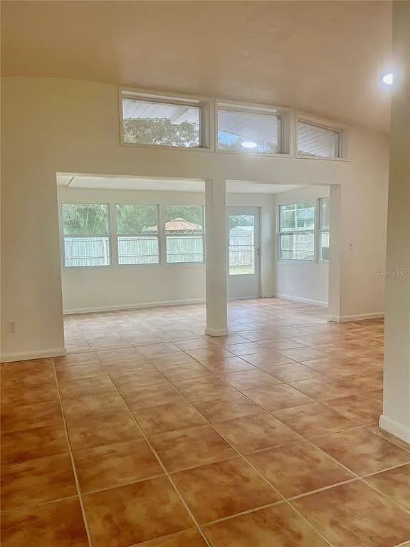 4 bed, 2.0 bath, 1438 sqft, $2,700 — Photo 2