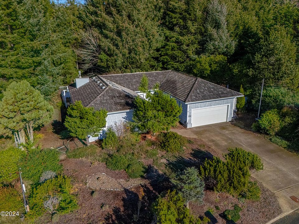 1st image of 1130 NE Lakewood Dr