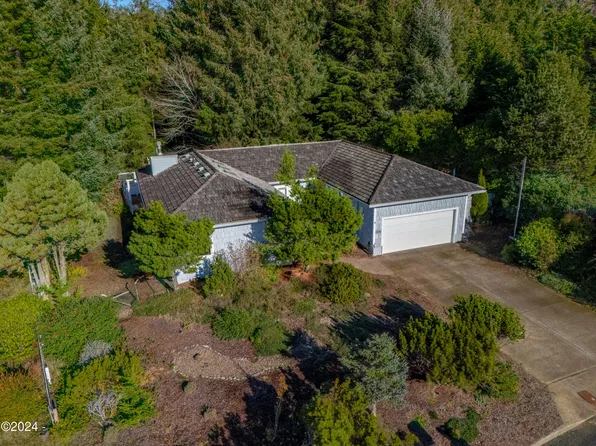 1130 NE Lakewood Dr, Newport, OR 97365