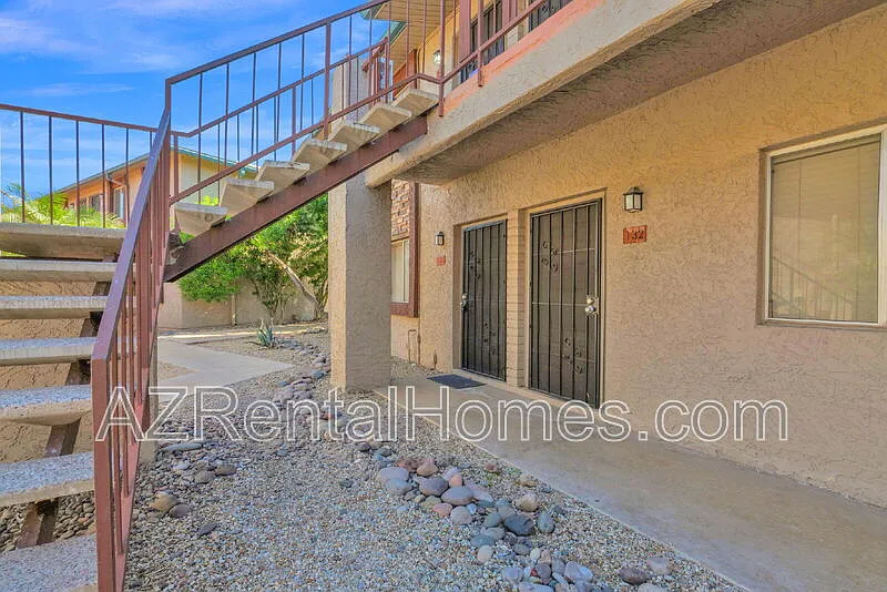 1 bed, 1.0 bath, 790 sqft, $1,279 — Photo 2