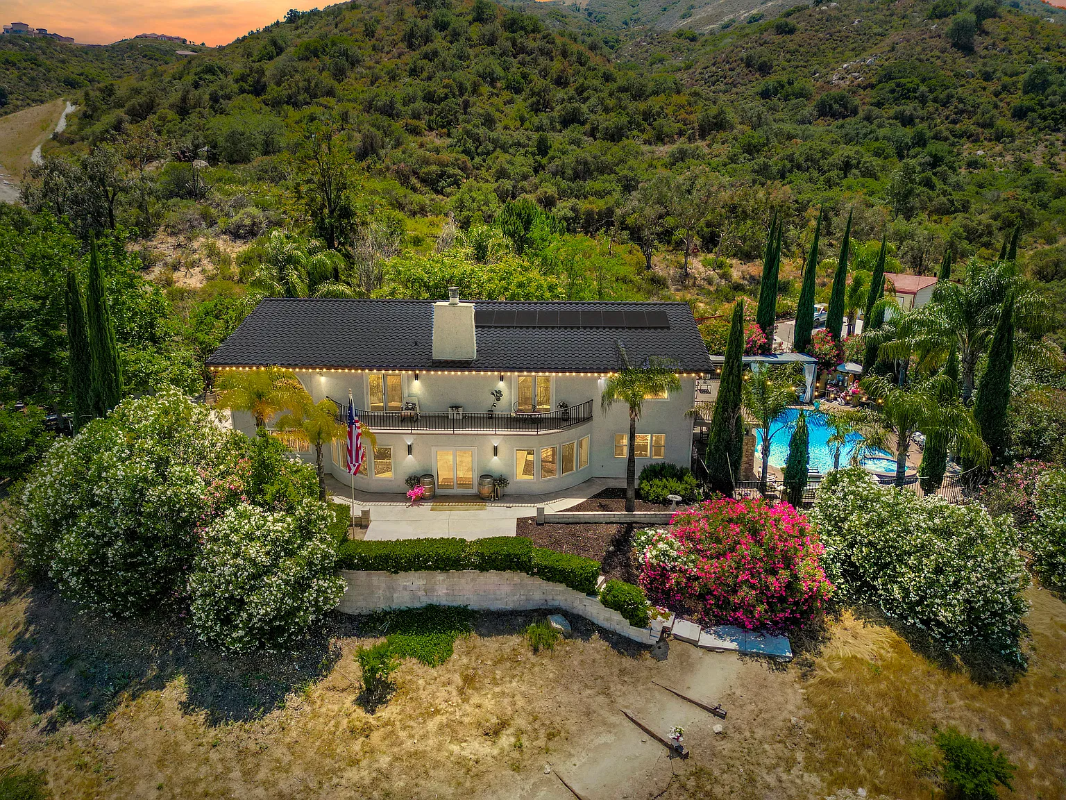 5 bed, 4500 sqft, $7,500 — Photo 3