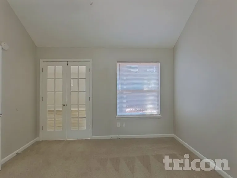 136 Westport Dr — Photo 7
