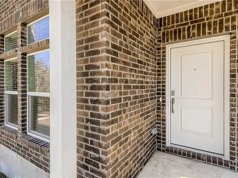 605 W South St #211 — Photo 1