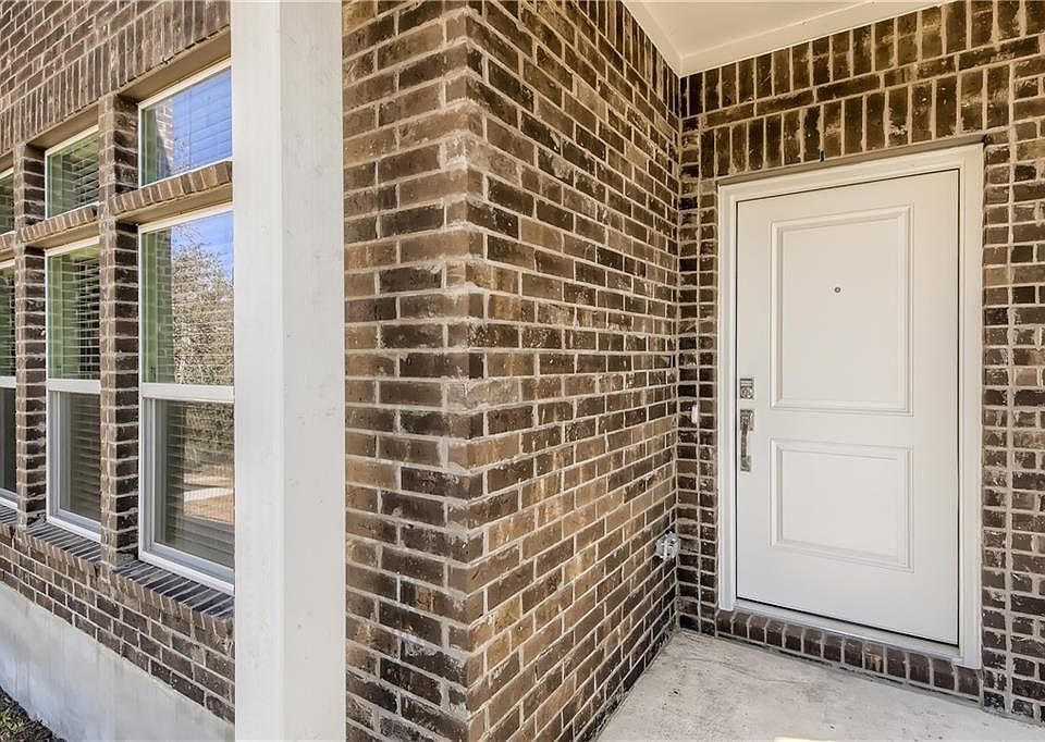 1st image of 605 W South St #211