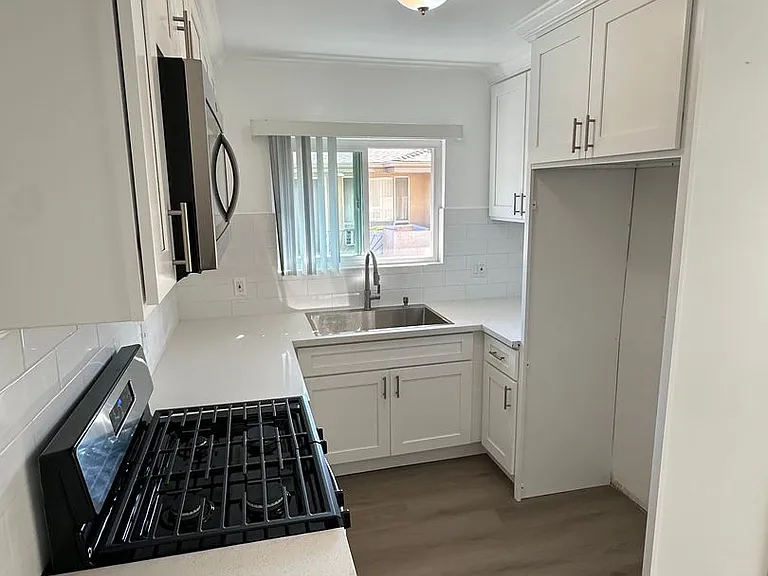 Sepulveda Apartments — Photo 48