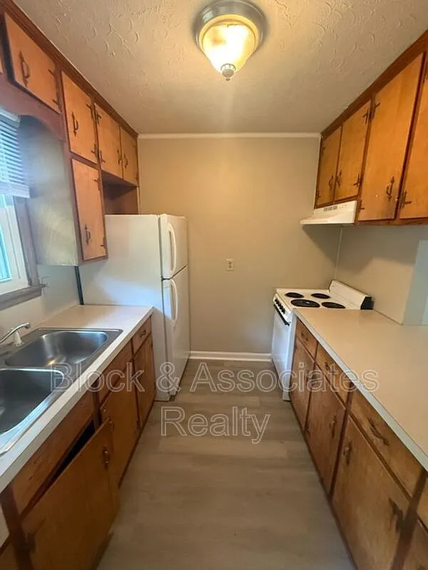 2 bed, 1.0 bath, $795 — Photo 2