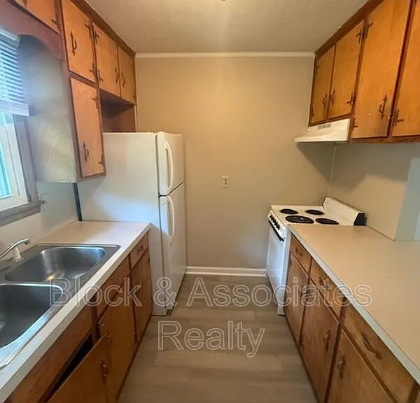 142 W Pritchard St — Photo 2