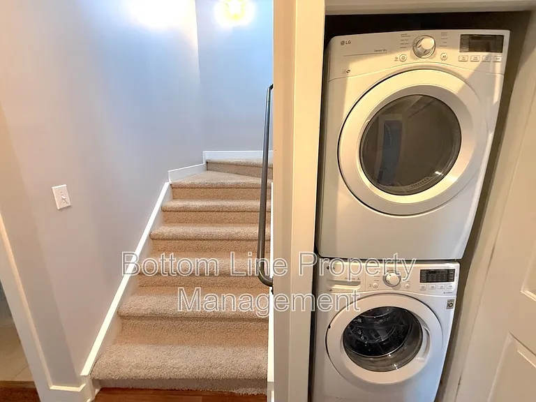 904 Warren Burgess Ln — Photo 16