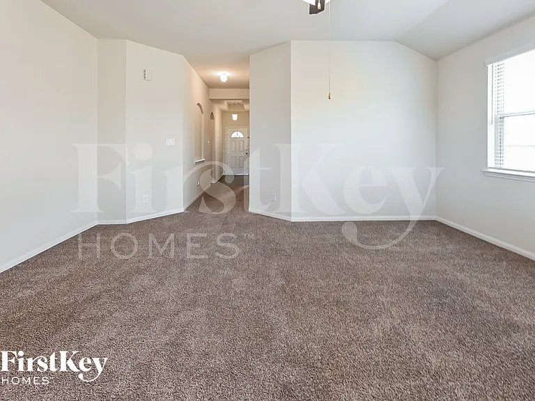 15809 Roberto Clemente Ct — Photo 5