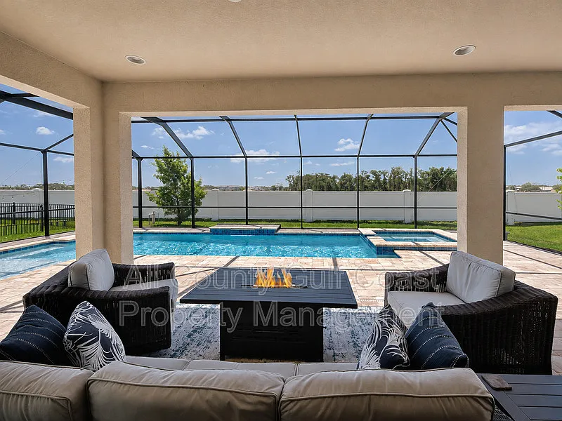 4 bed, 4.0 bath, 3174 sqft, $5,395 — Photo 3