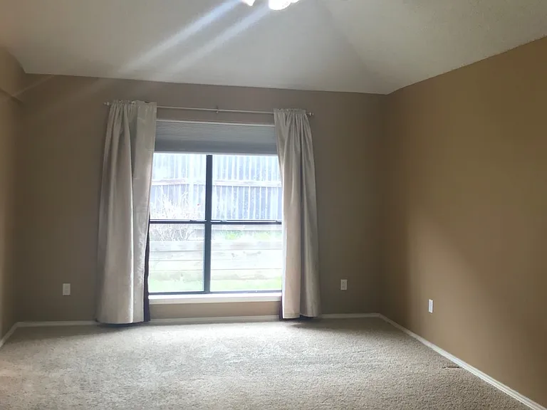 702 Long Hill Ct — Photo 16