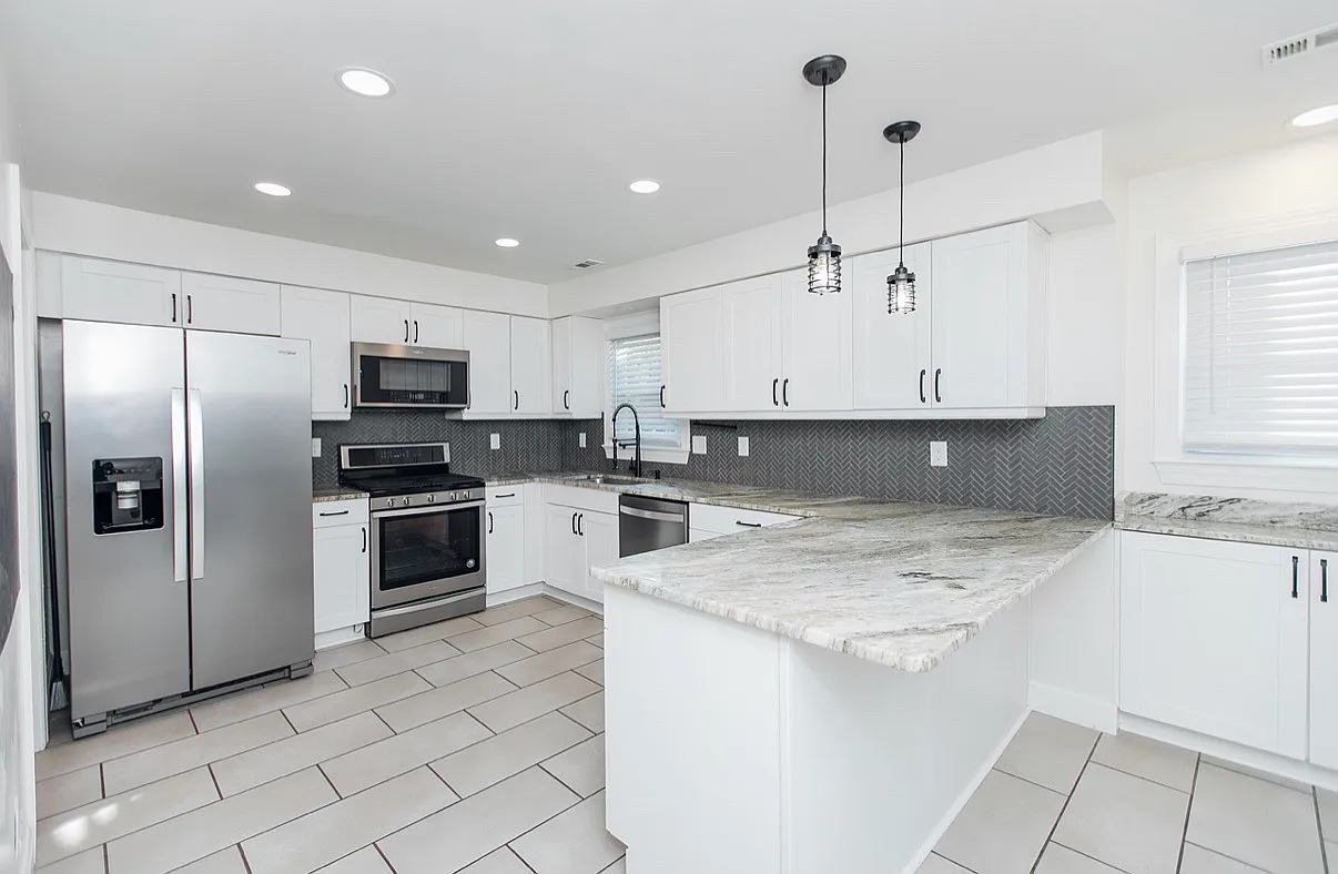 3 bed, 2.5 bath, 1859 sqft, $3,350 — Photo 4