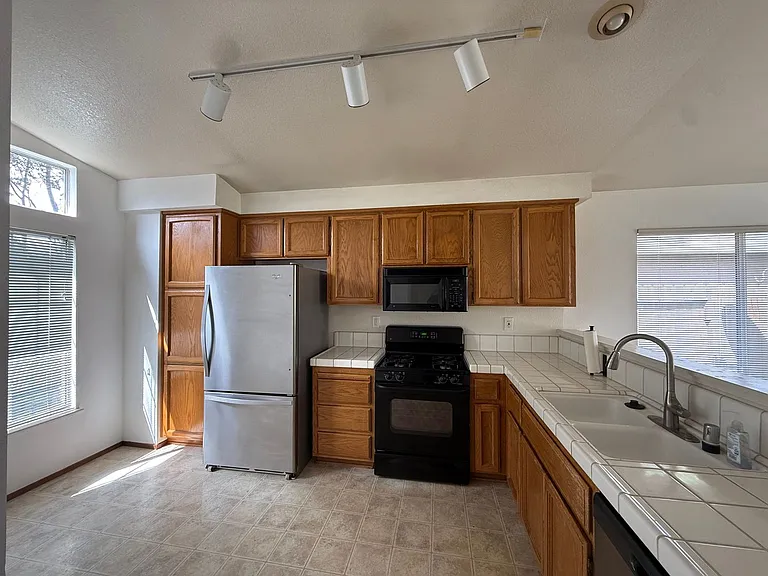 6415 Shasta Creek Way — Photo 6
