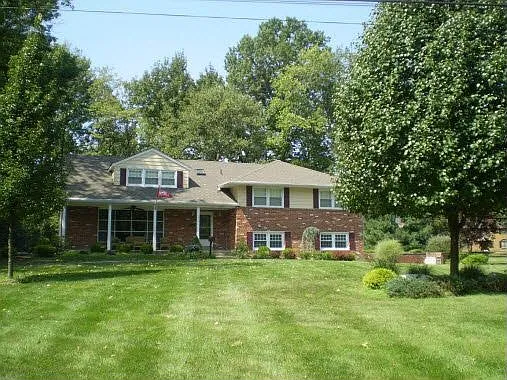 1448 Georgian Dr photo 1