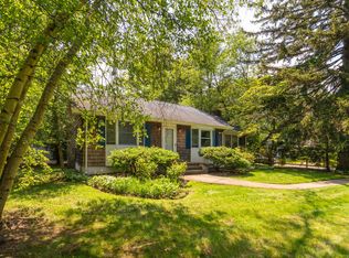 57 Pidgeon Hill Rd, Huntington Station, NY 11746