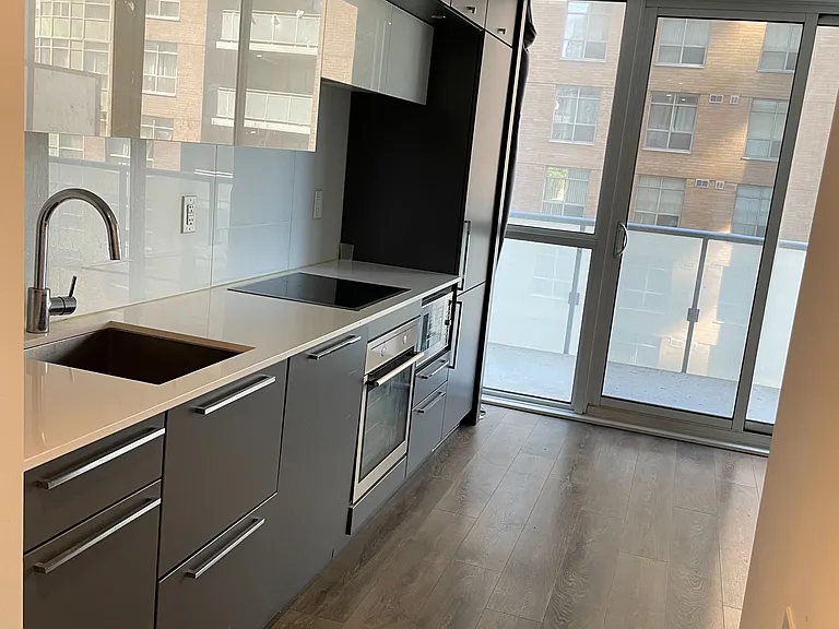 15 Grenville St #506 — Photo 2