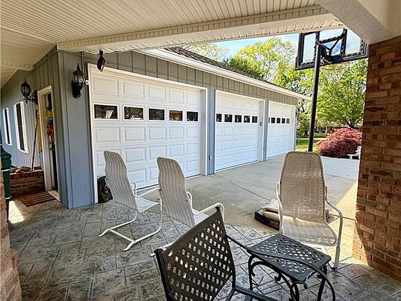 5th image of 321 Pineview Dr