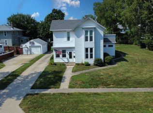 310 E Locust St, Watseka, IL 60970