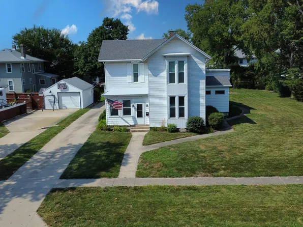310 E Locust St, Watseka, IL 60970