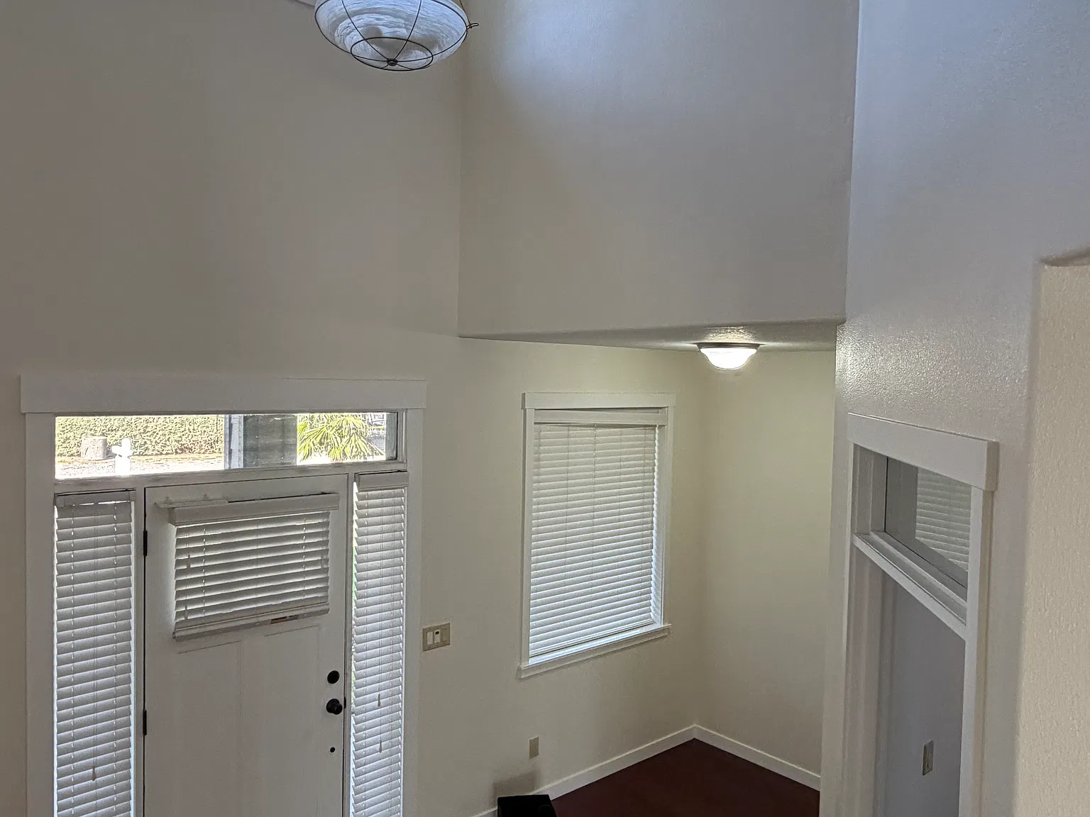 5 bed, 2.5 bath, 2970 sqft, $3,695 — Photo 2
