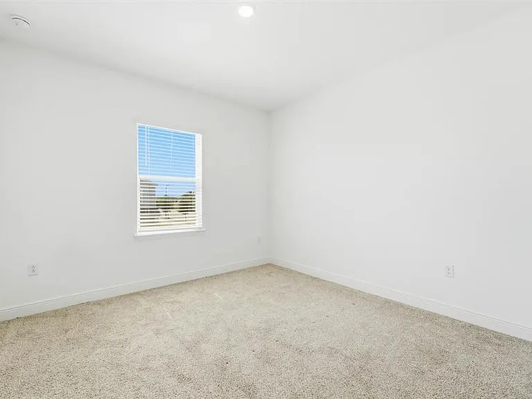 16453 Hamlin View St — Photo 21