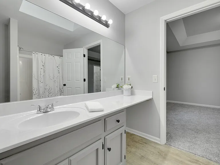 304 Hillside Ct — Photo 16