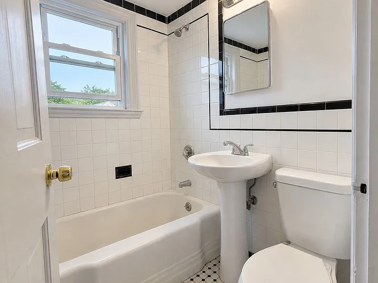 121 Thorndike St #3L — Photo 7