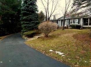 91 Elizabeth St, Hawley, PA 18428