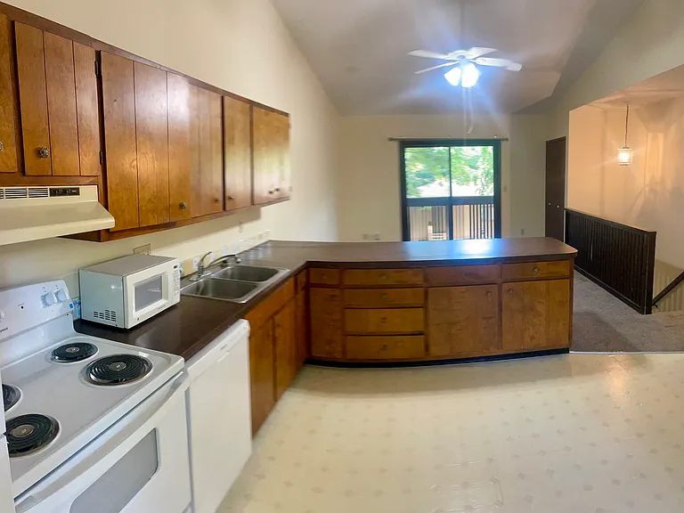 3493 Phyllis Ave — Photo 4