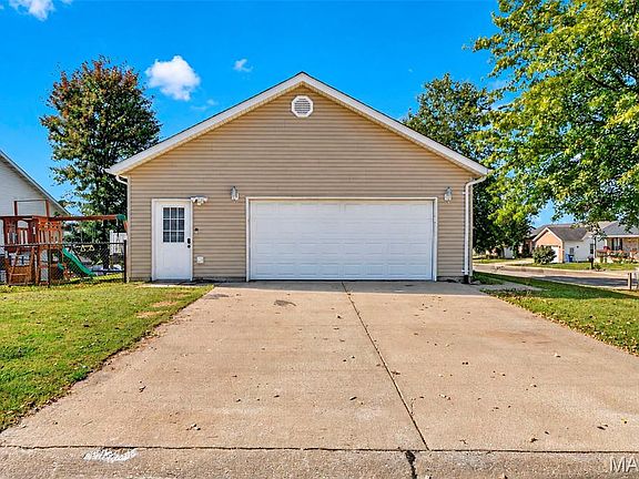 2nd image of 106 Rottmann Dr