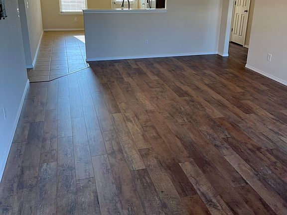 5th image of 305 Driftwood St