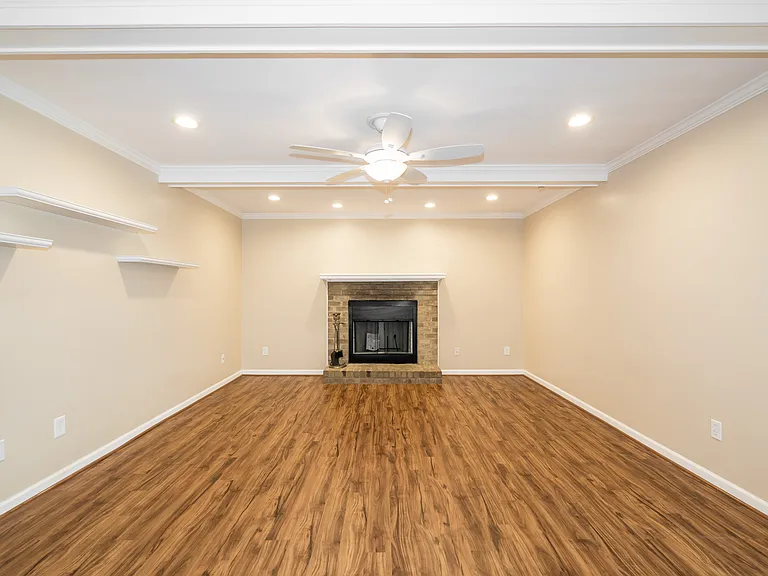 4501 Van Dyck Dr — Photo 5