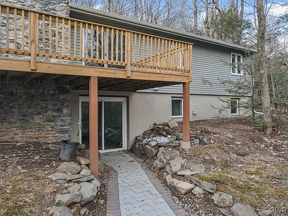 3rd image of 152 Cobble Creek Dr