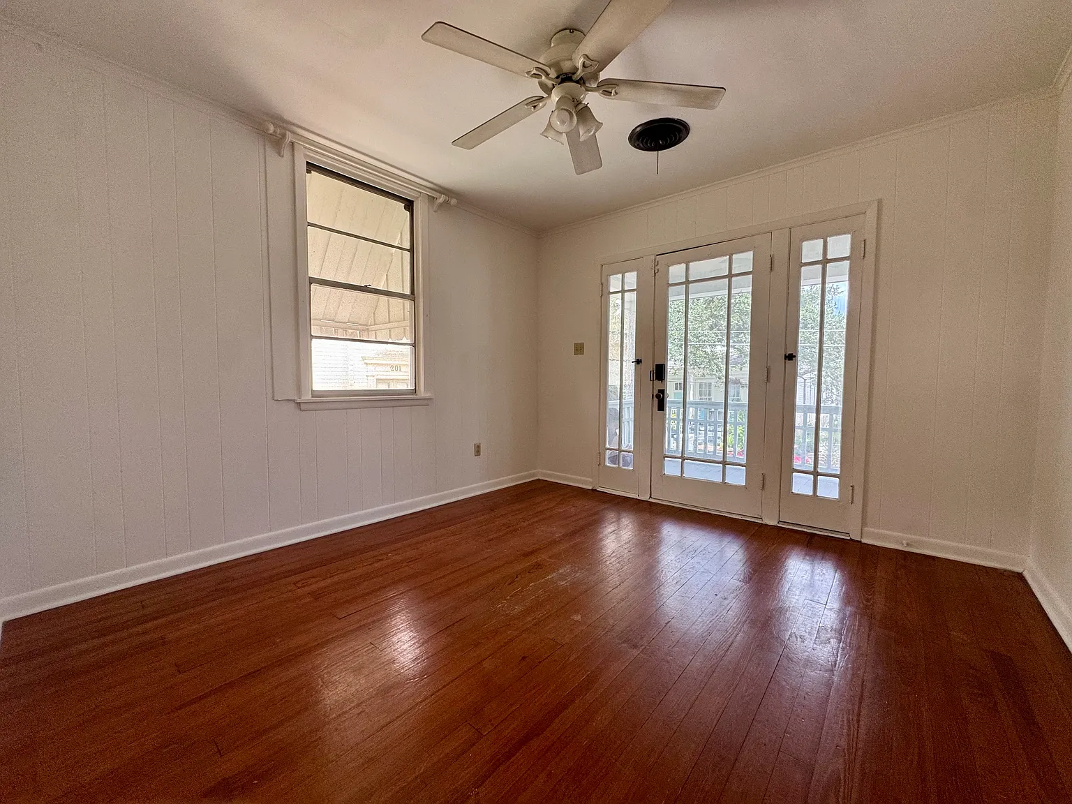 3 bed, 1100 sqft, $1,895 — Photo 3