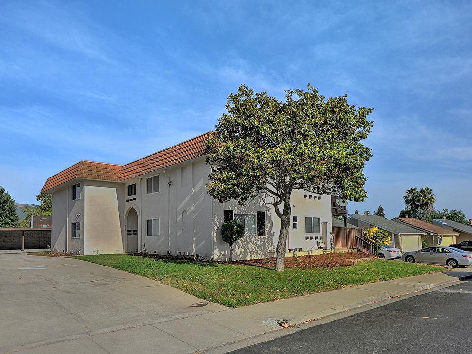 1st image of 5567 Sonoma Dr APT B