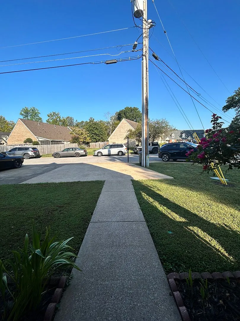 East Brainerd Townhome! 2 beds, 2 baths, garage, fenced back yard & screened porch! — Photo 3