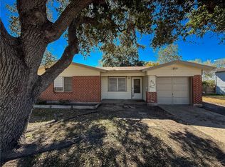 833 Booty St, Sinton, TX 78387