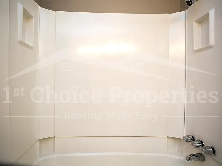 1110 Croyden Cir — Photo 15