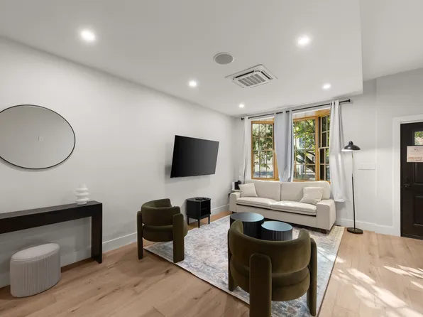 10 Hausman Street image 22 of 30