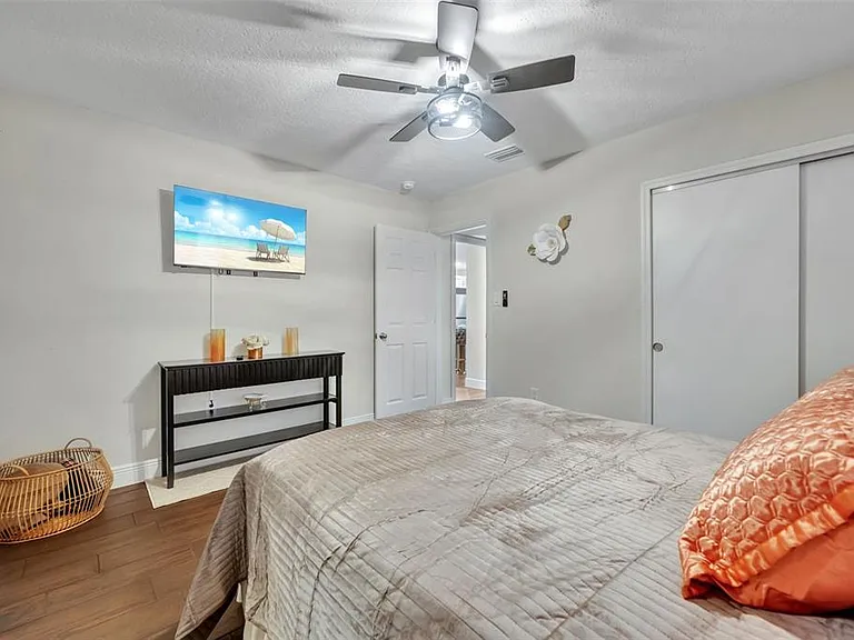 1221 Elinore Dr — Photo 15