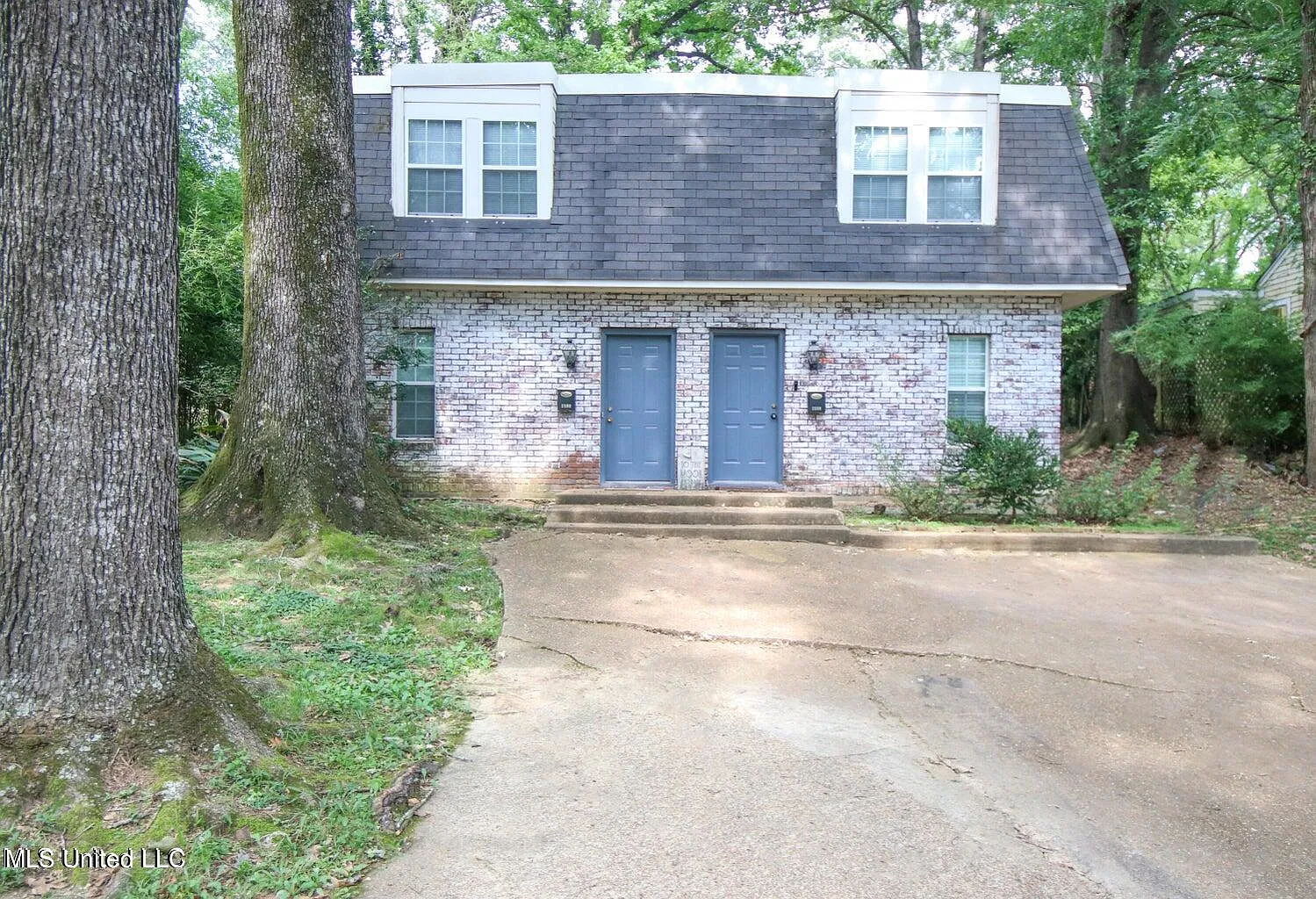 2 bed, 1.5 bath, 1125 sqft, $1,300 — Photo 1