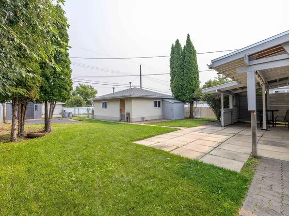 13207 77th St NW, Edmonton, AB T5C 1C8