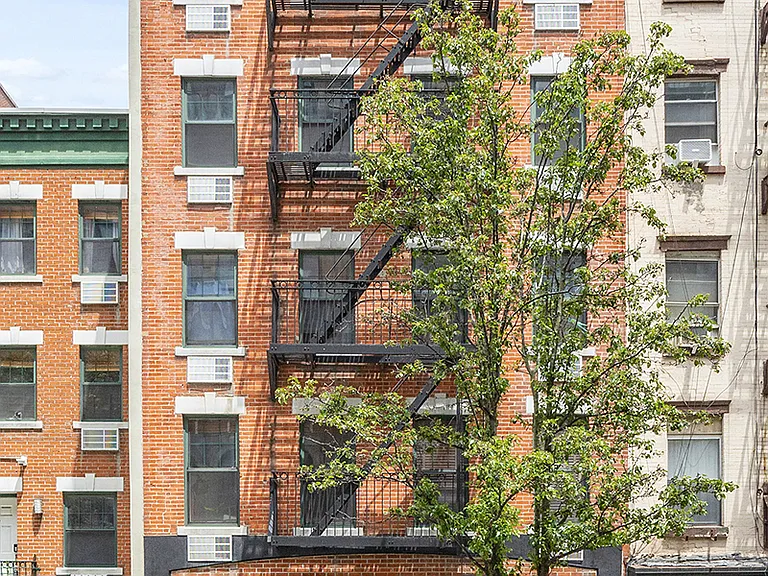 619 E 11th St #4A — Photo 1