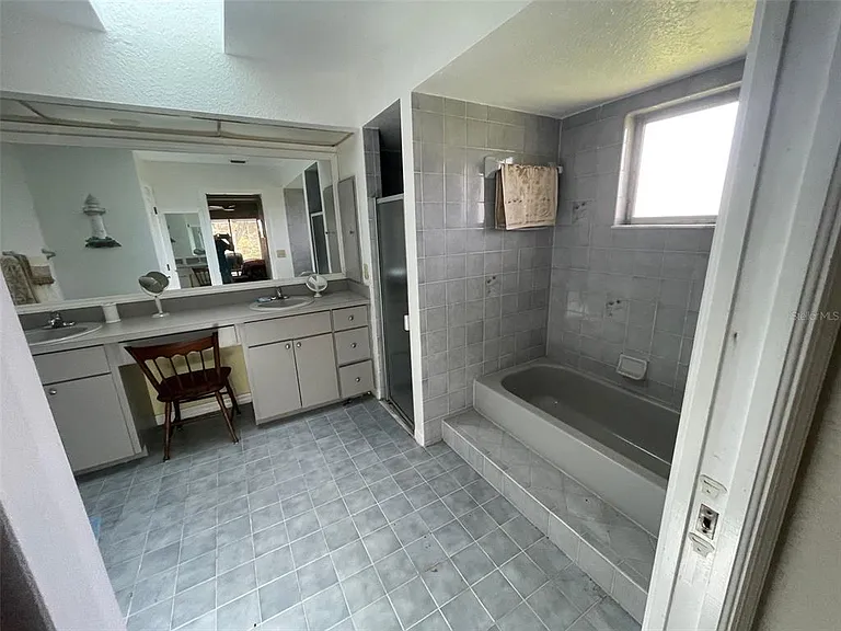 1091 Venture Ct — Photo 7