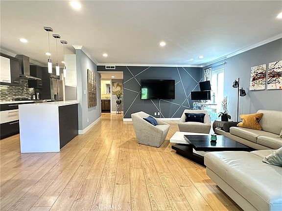 4th image of 6720 Hillpark Dr APT 204