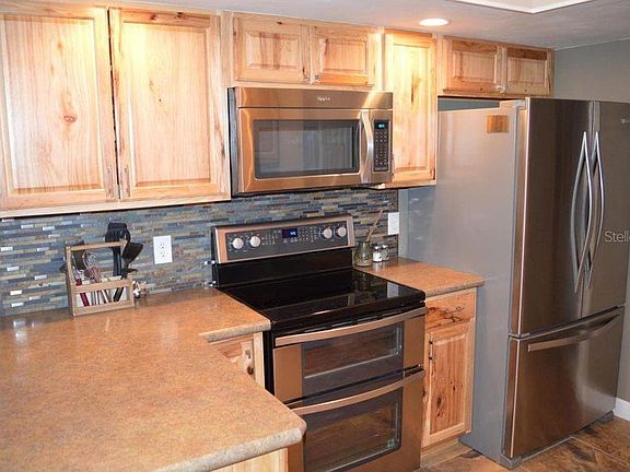 3rd image of 1422 Dexter Dr N