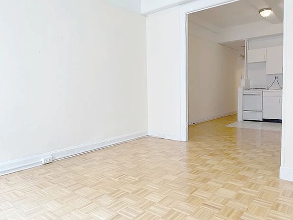 3rd image of 42 W 72nd St APT 4B