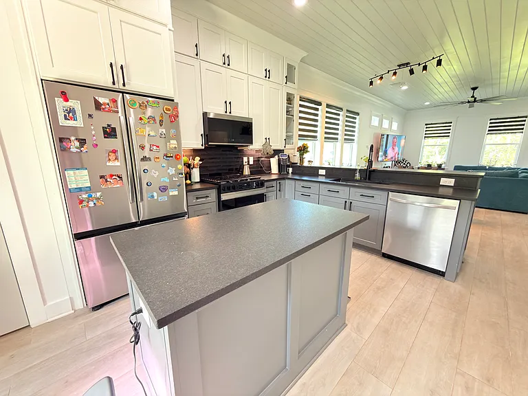 4852 Boat St — Photo 12