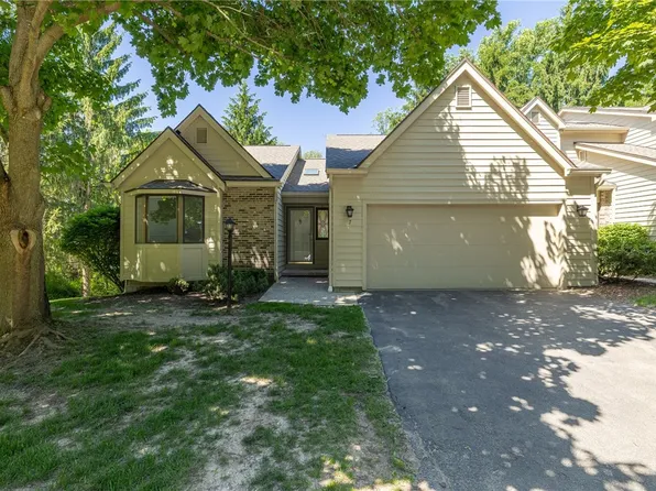 7 Centennial Ct, Fairport, NY 14450